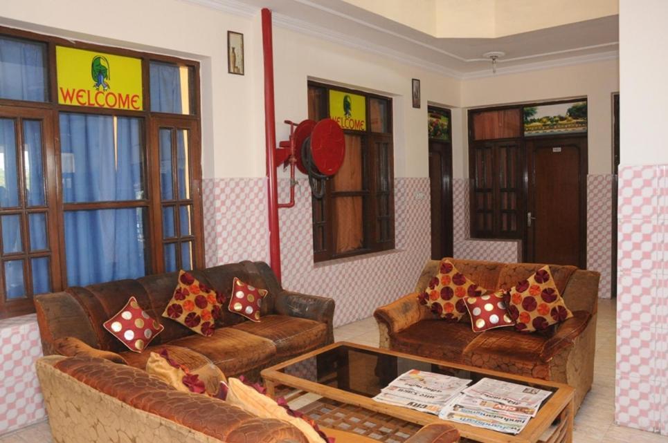 Hotel Surya Palace Chandīgarh Exterior foto